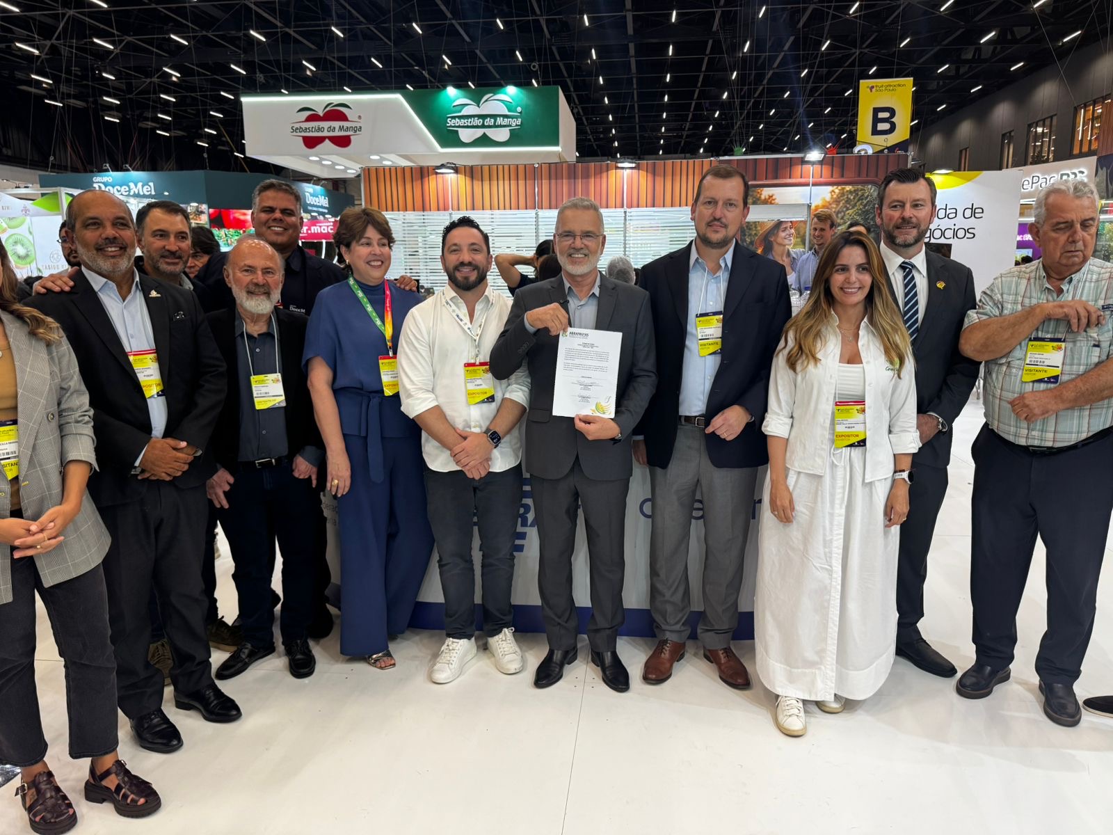 Waldyr Promícia toma posse como novo presidente da Abrafrutas durante a FruitAttraction São Paulo