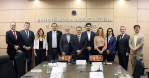 Abrafrutas reforça pautas prioritárias da fruticultura brasileira em encontro com o Ministro da Agricultura